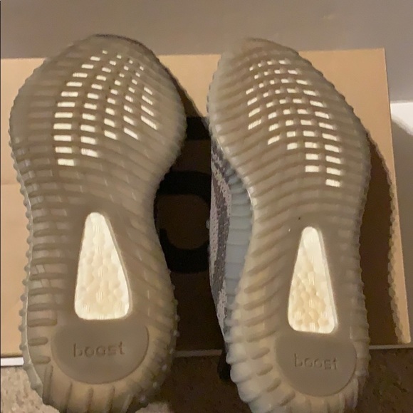 Authentic Yeezy boost 350 V2 Beluga Size 7.5 - Picture 6 of 8
